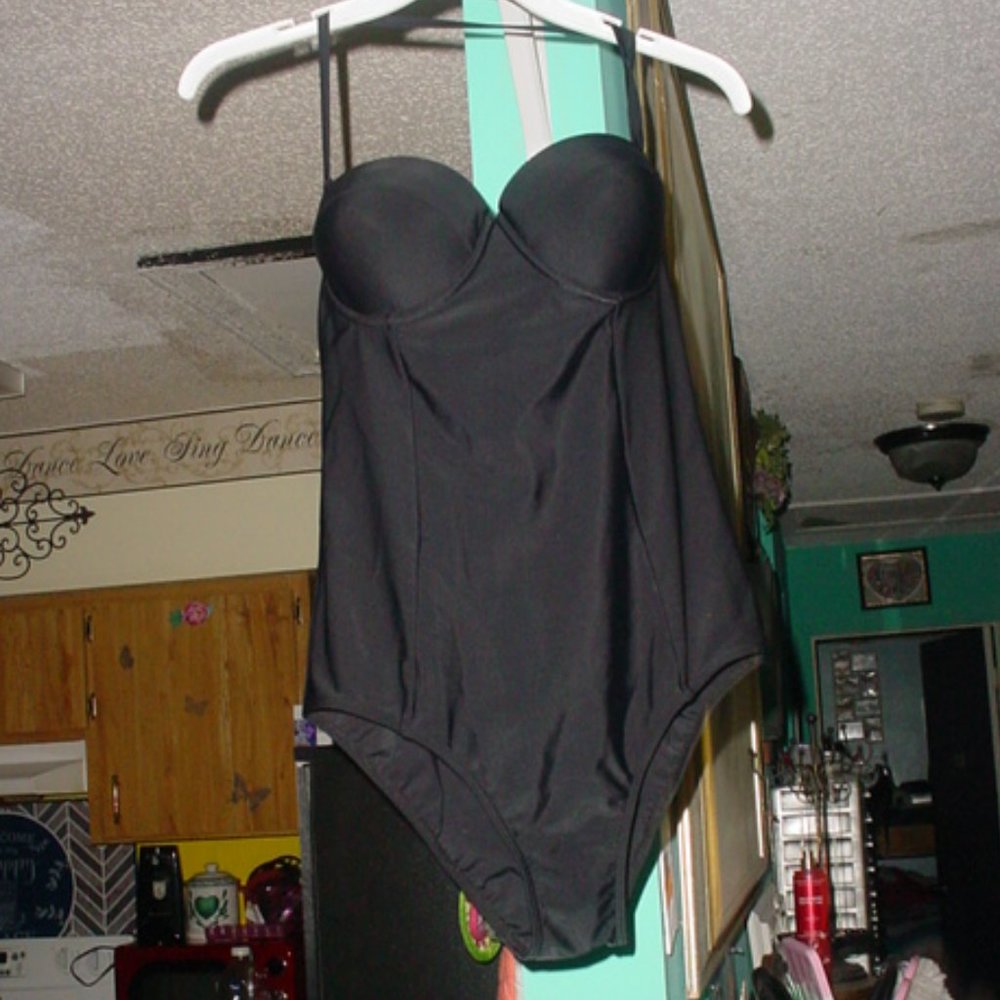 FREDERICK'S OF HOLLYWOOD BLACK ONE PIECE SWIMWEAR SIZE M